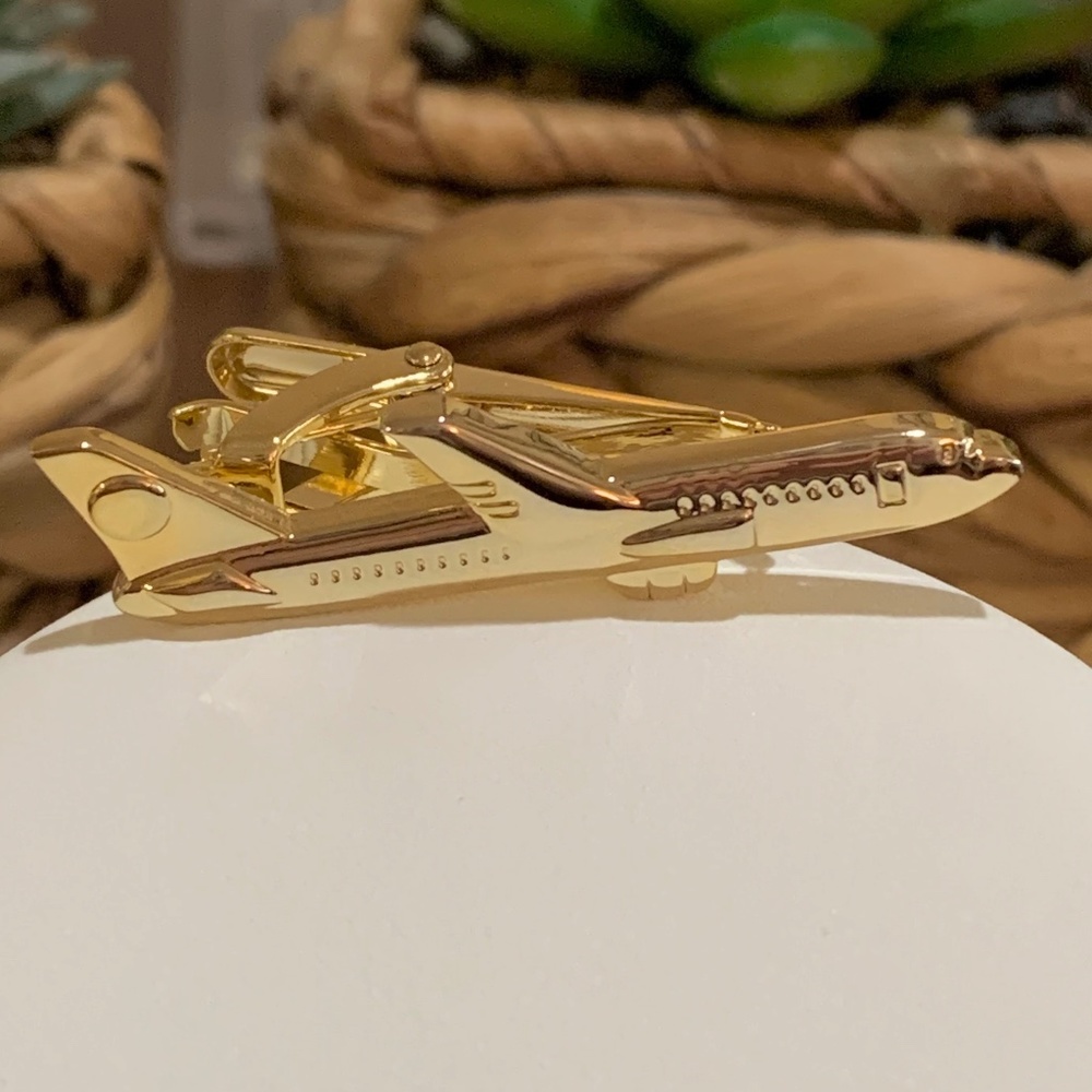 Beautifully Made Airplane Tie Clip, Gold tone.